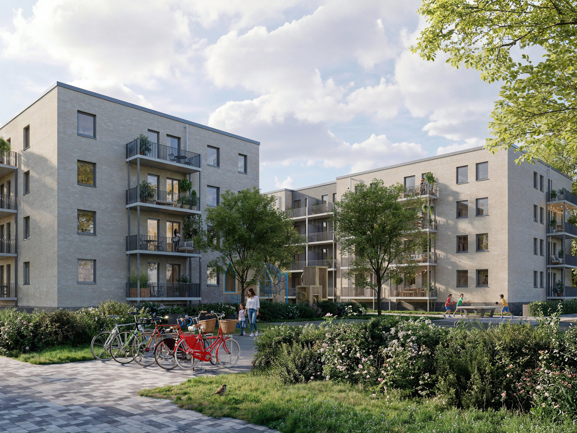 Mehrgeschossige moderne Wohnanlage mit Balkonen, begrüntem Innenhof, Spielplatz, Fahrrädern und mehreren Menschen auf Wegen und im Außenbereich.
